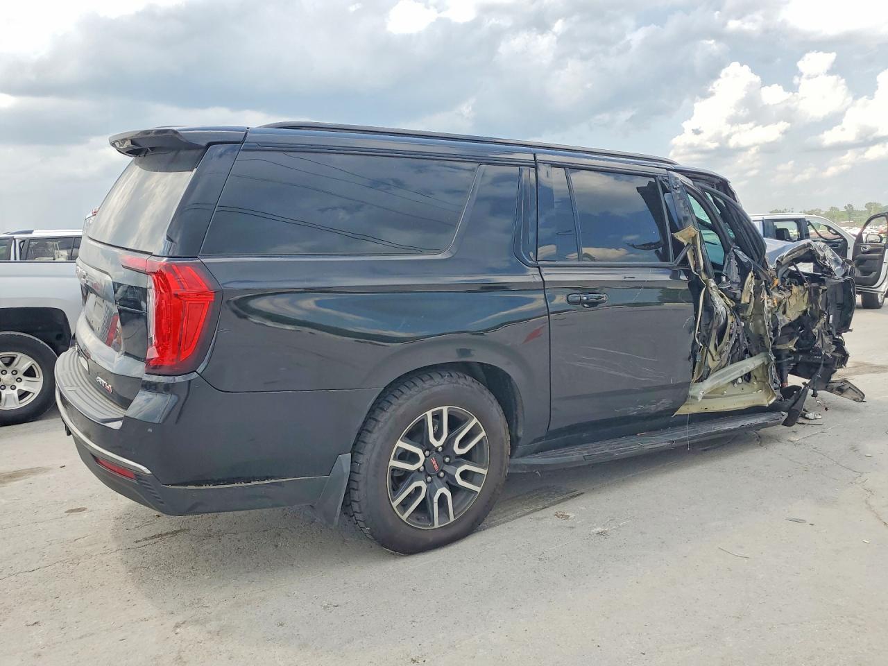 2021 GMC Yukon Xl K1500 At4 - Image 3
