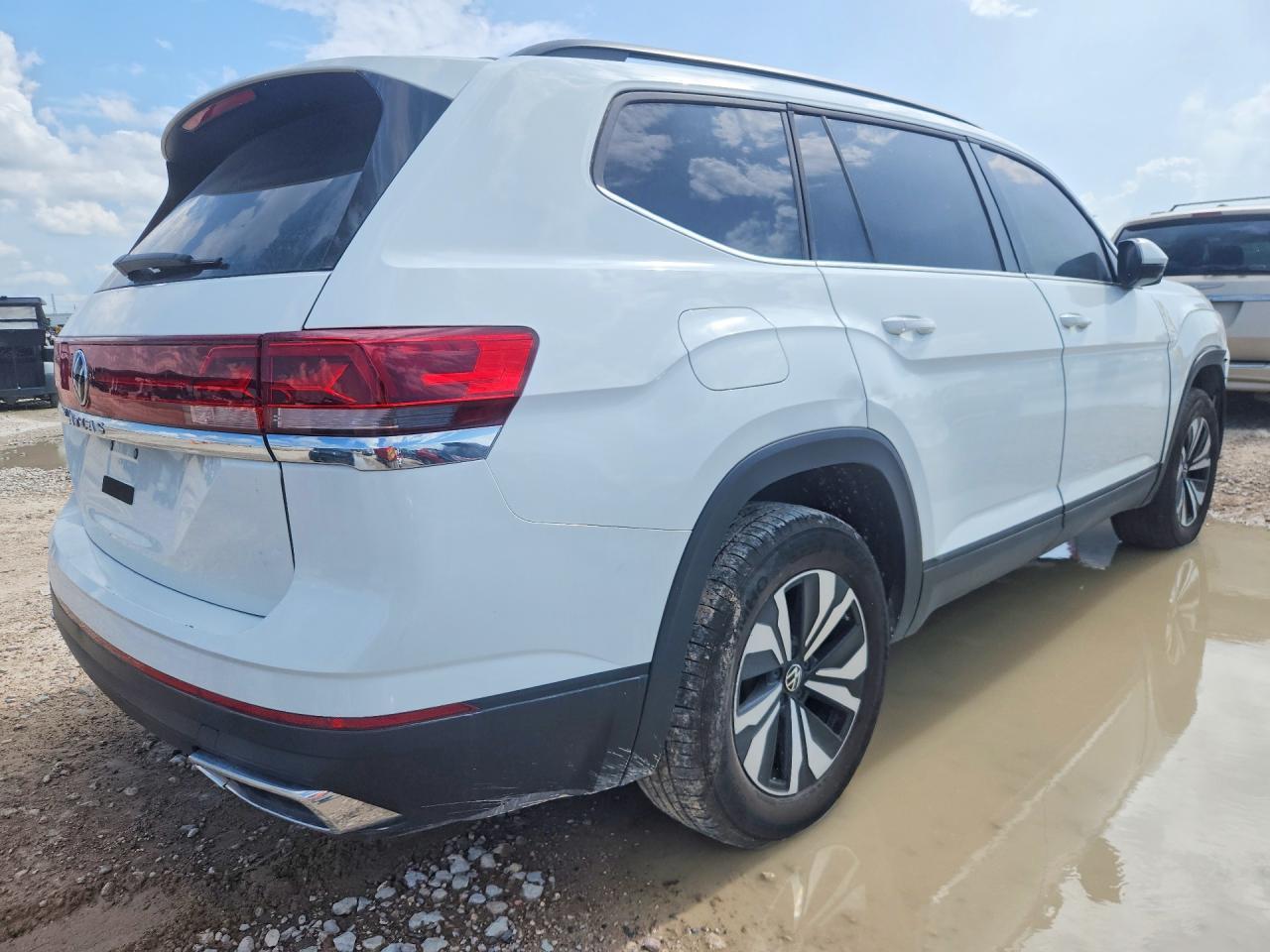 2025 Volkswagen Atlas Se - Image 3