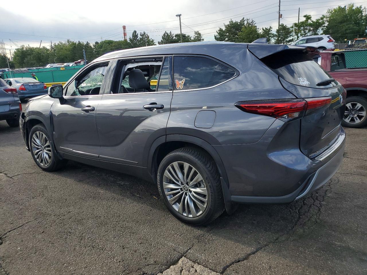 2021 Toyota Highlander Platinum - Фото 2