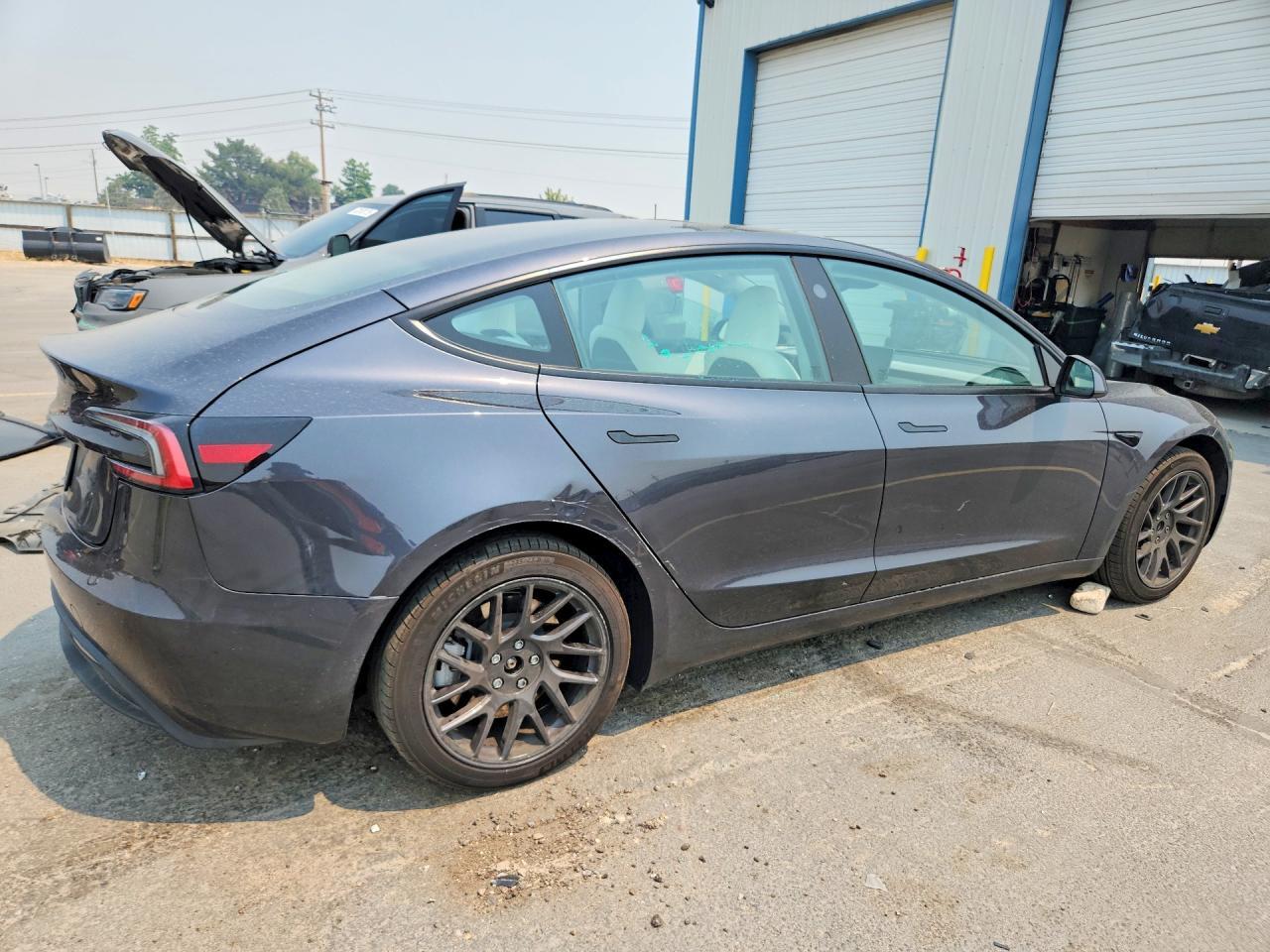 2024 Tesla Model 3 - Фото 3
