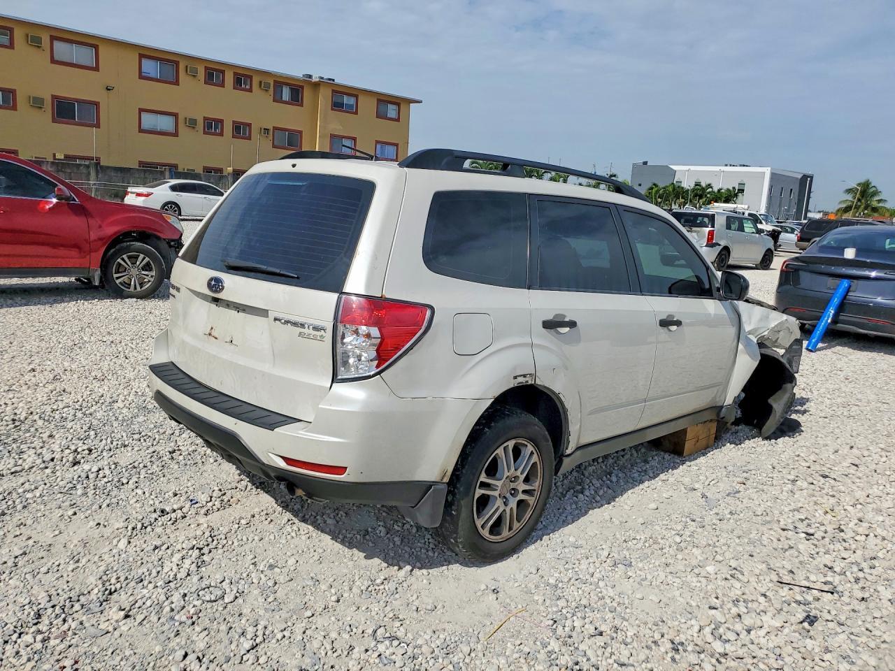 2011 Subaru Forester 2.5X - Фото 3