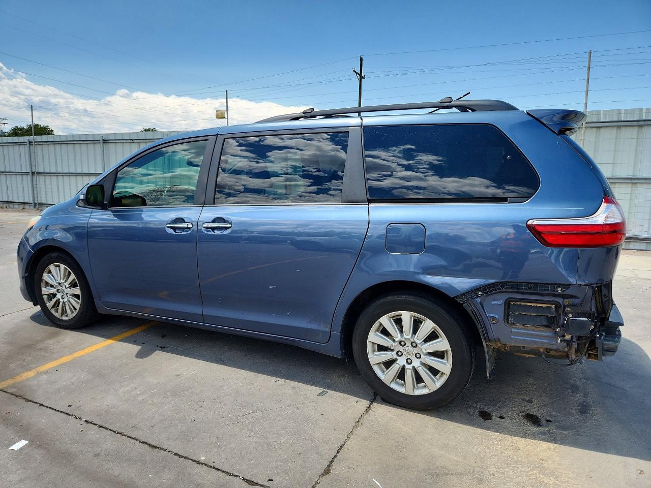 2015 Toyota Sienna Limited Premium 7-Passenger - Фото 2