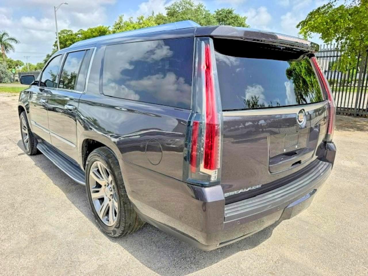 2015 Cadillac Escalade Esv Luxury - Image 2