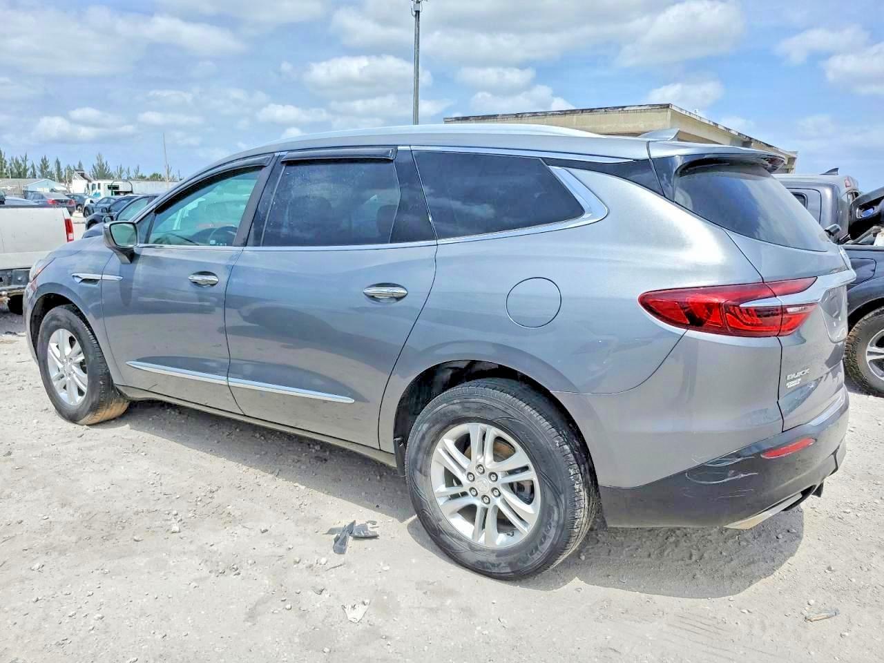 2018 Buick Enclave Essence - Image 2