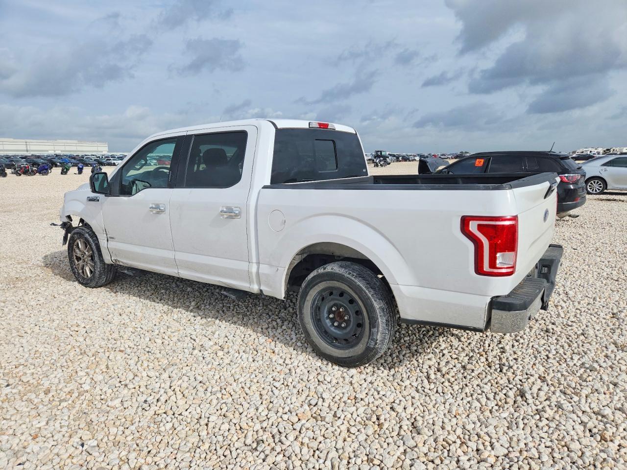 2017 Ford F150 Supercrew - Фото 2