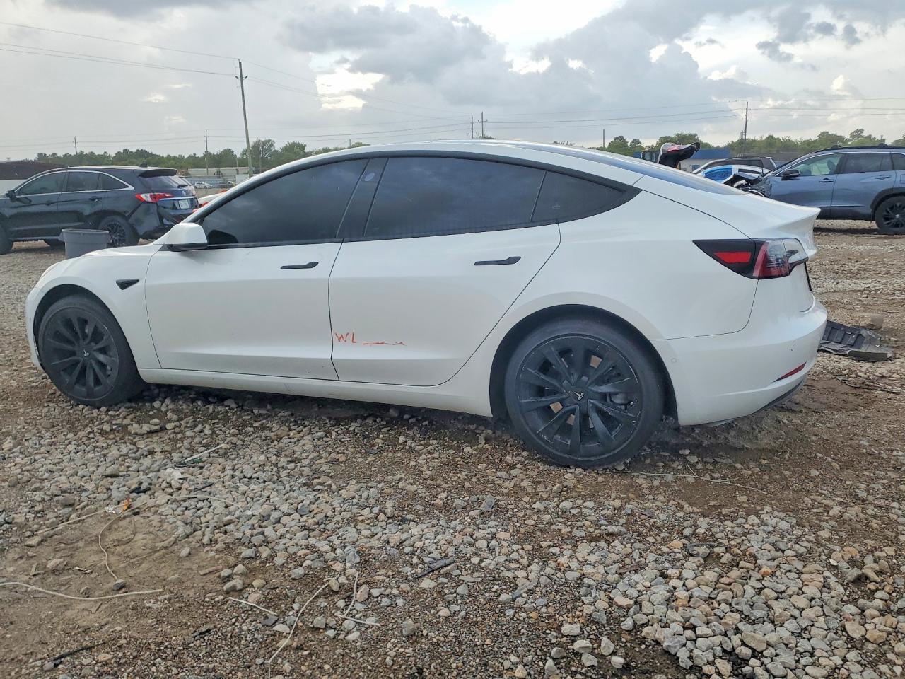 2022 Tesla Model 3 - Фото 2