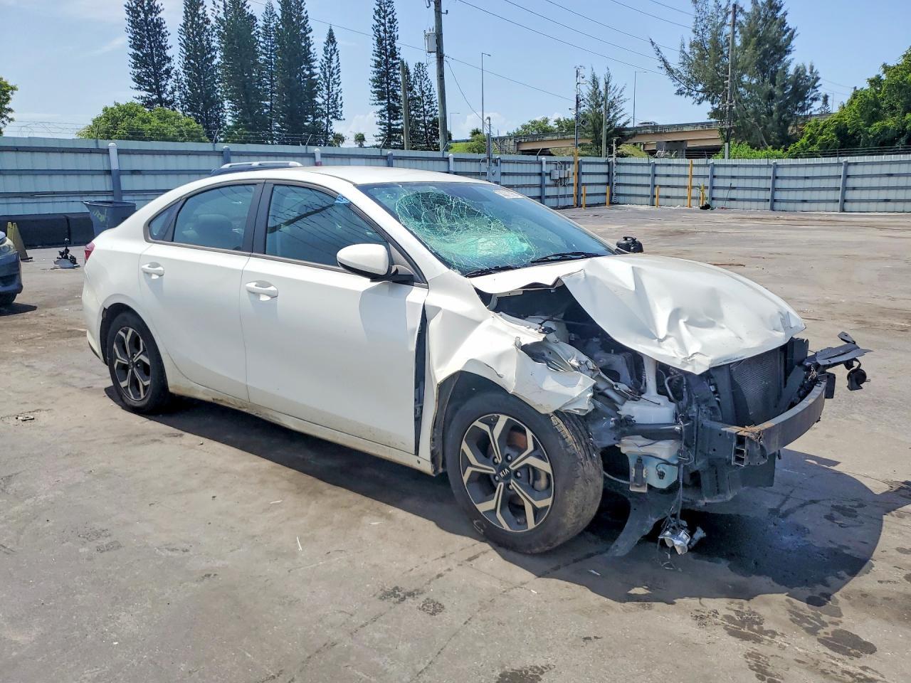 2021 Kia Forte Lxs - Image 4