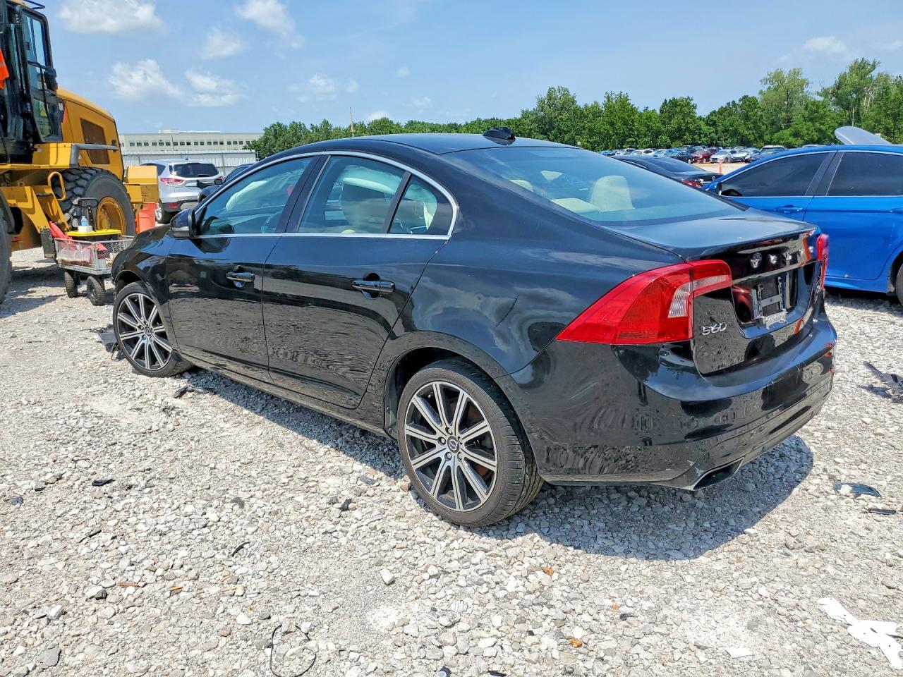 2015 Volvo S60 Platinum - Фото 2