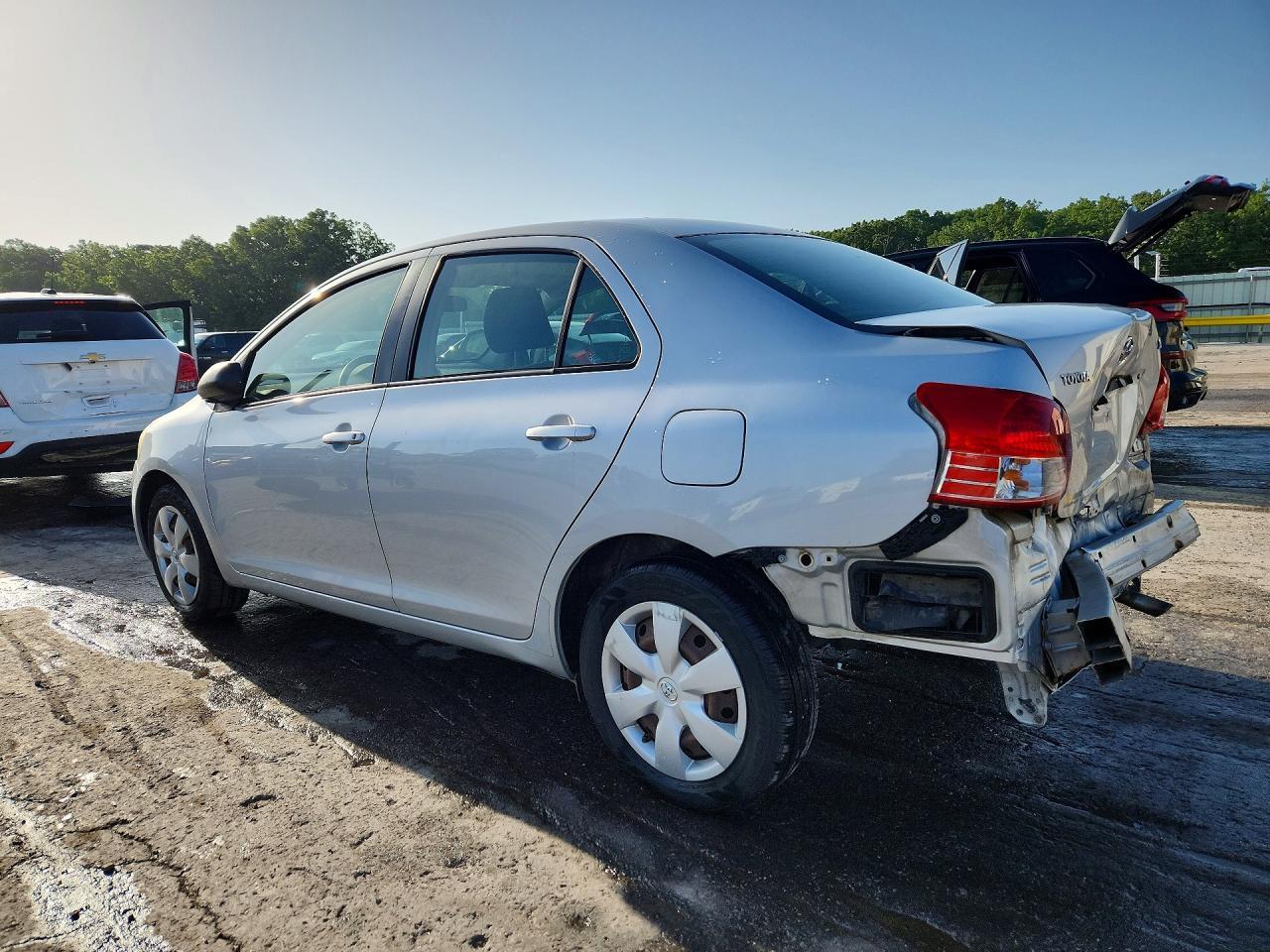2008 Toyota Yaris Base - Image 2