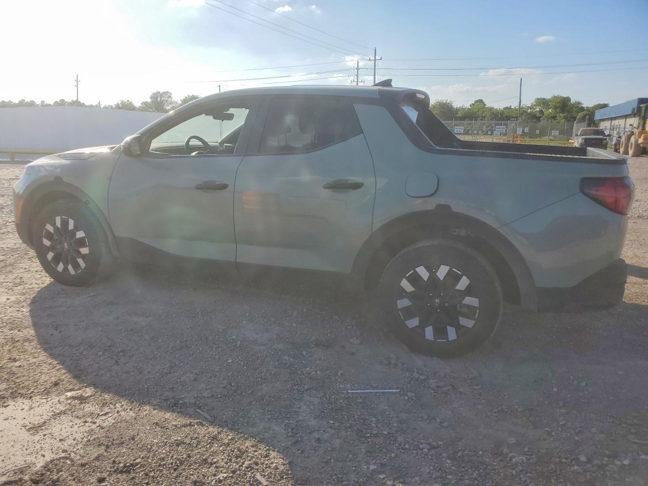 2025 Hyundai Santa Cruz Se - Image 2