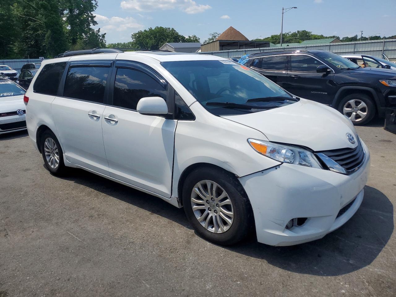 2011 Toyota Sienna Xle 8-Passenger - Image 4