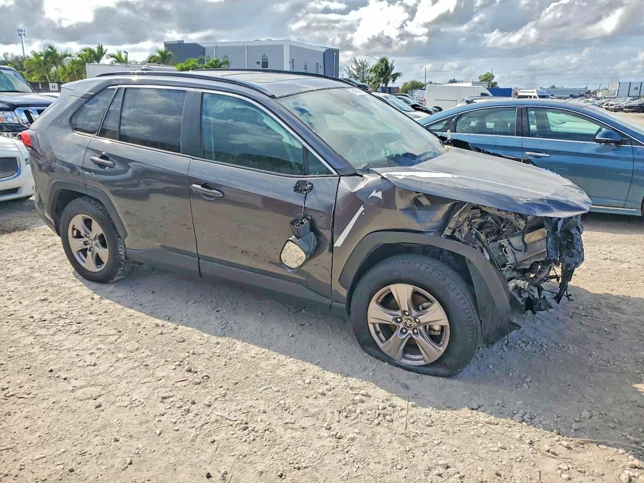 2022 Toyota Rav4 Xle - Image 4