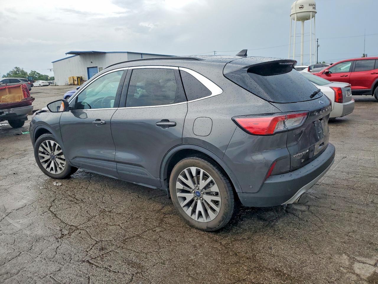 2020 Ford Escape Titanium - Image 2