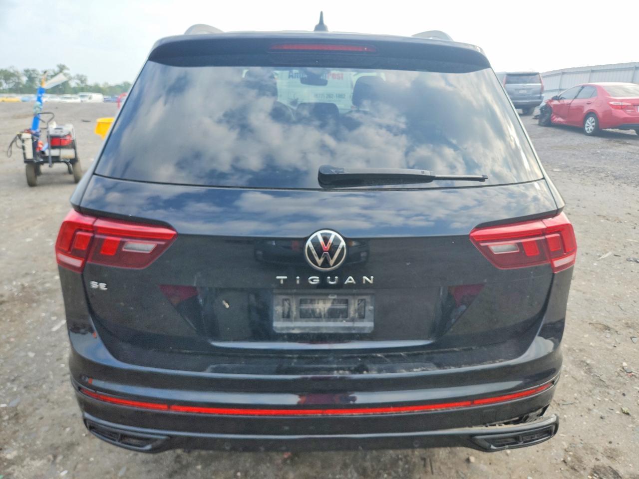 2023 Volkswagen Tiguan Se R-Line Black - Image 6