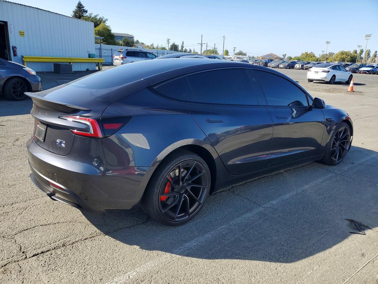 2024 Tesla Model 3 - Фото 3