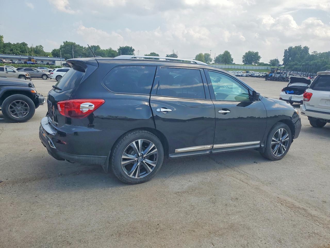 2017 Nissan Pathfinder Platinum - Фото 3