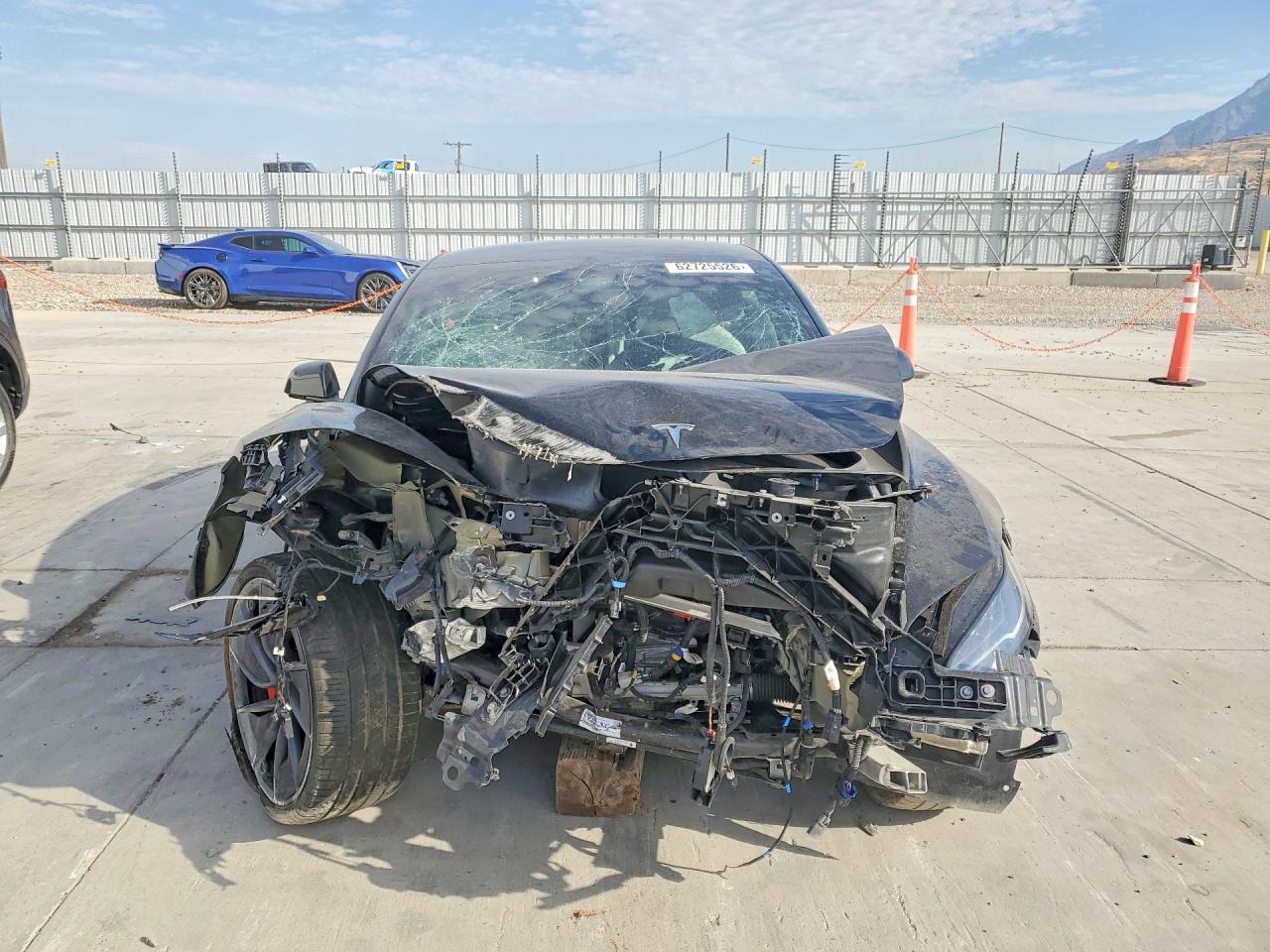 2025 Tesla Model 3 - Фото 5