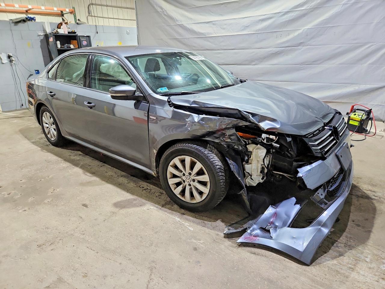 2014 Volkswagen Passat S - Фото 4