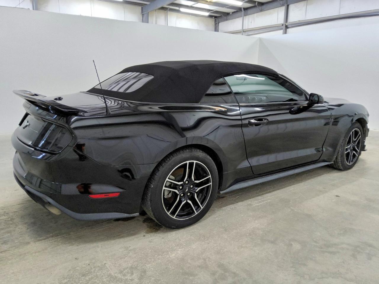 2022 Ford Mustang - Image 3