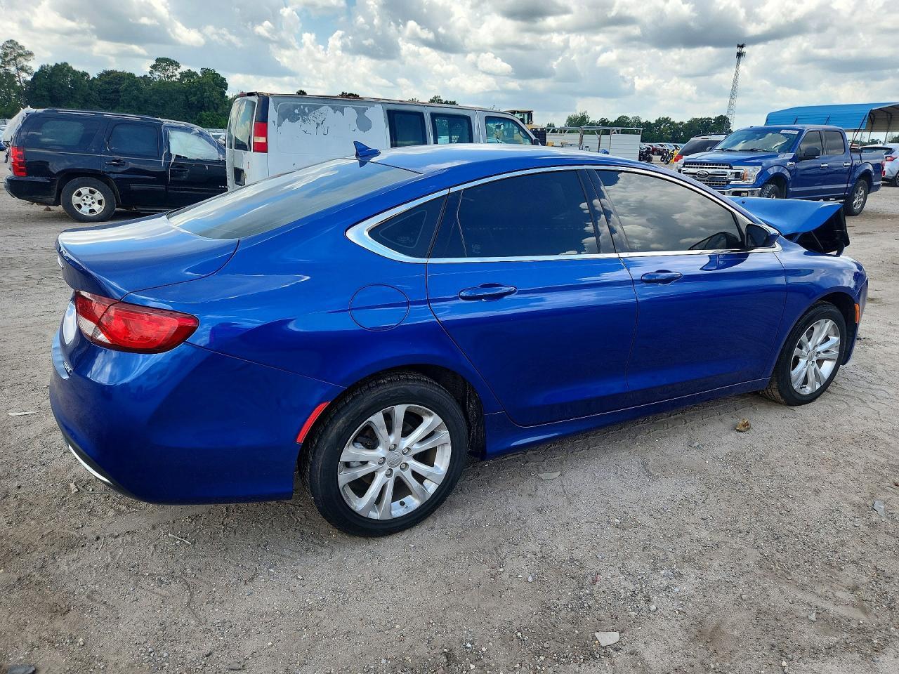 2016 Chrysler 200 Limited - Image 3