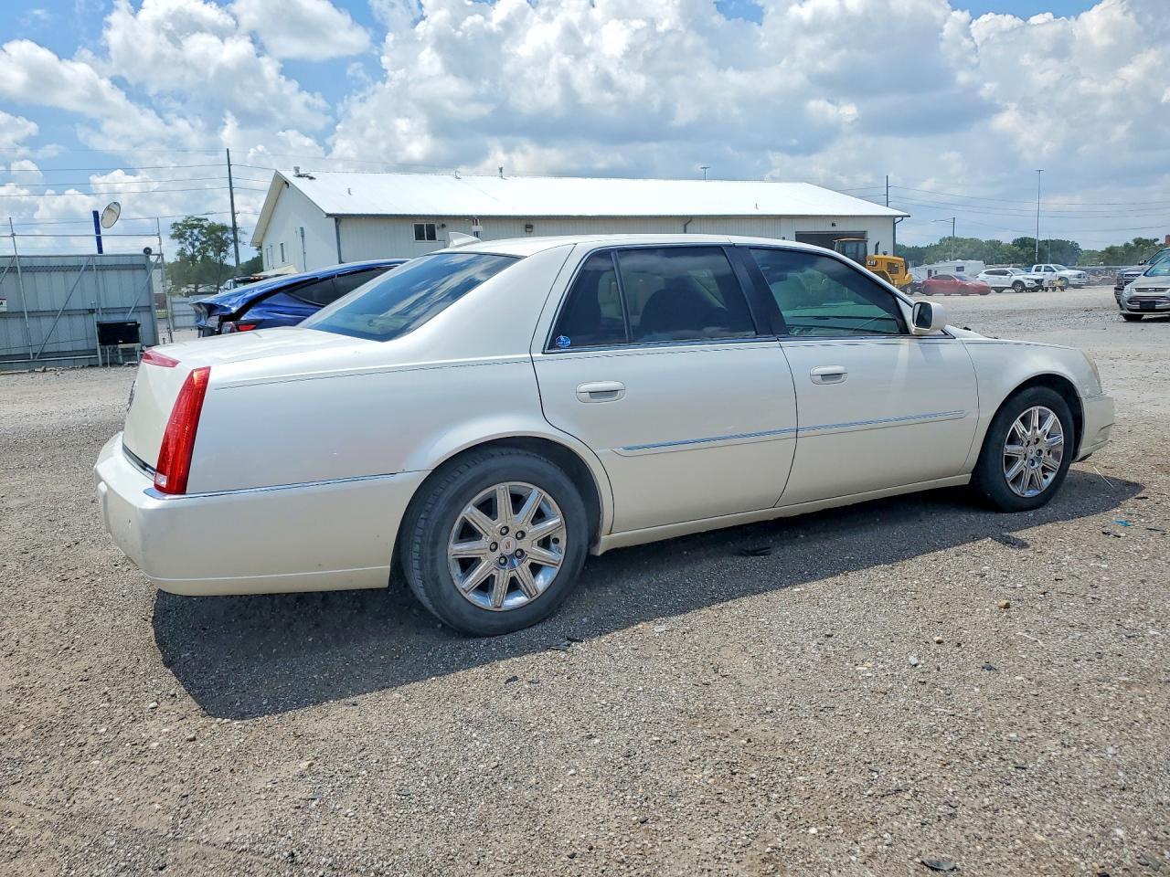 2011 Cadillac Dts Premium Collection - Image 3