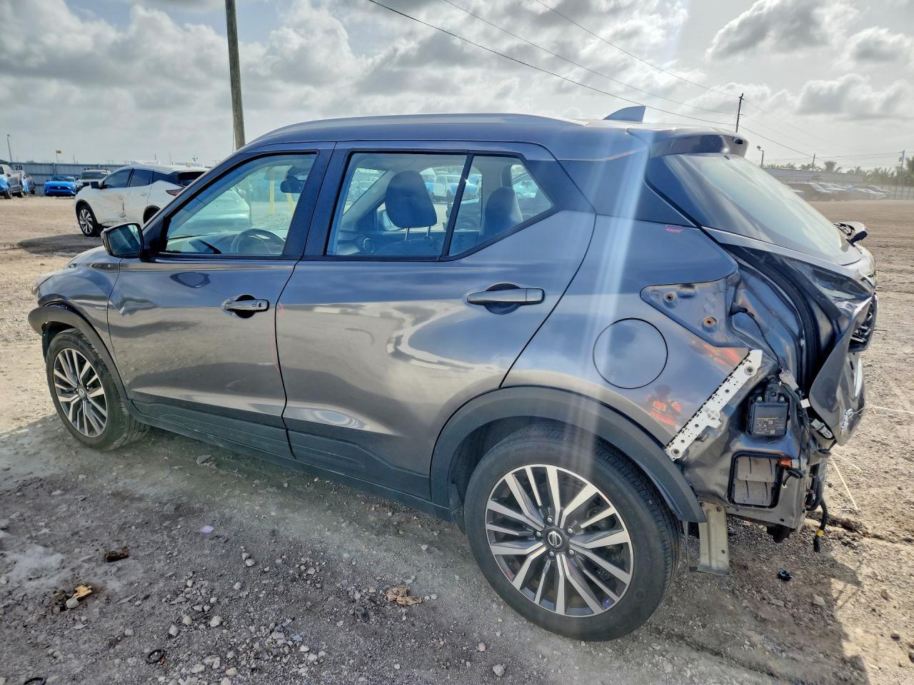 2021 Nissan Kicks Sv - Image 2