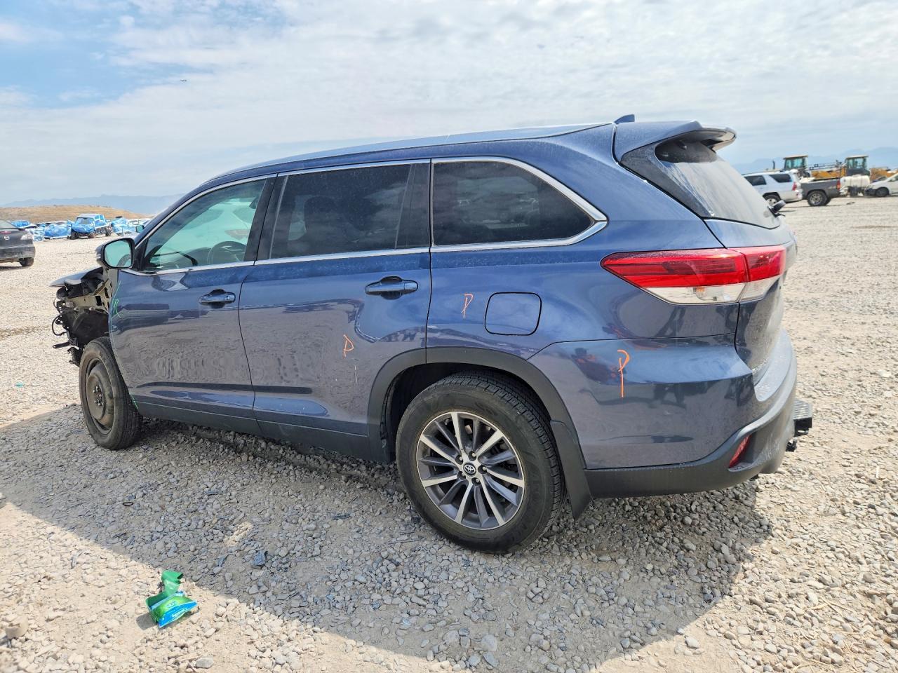 2019 Toyota Highlander Xle - Image 2