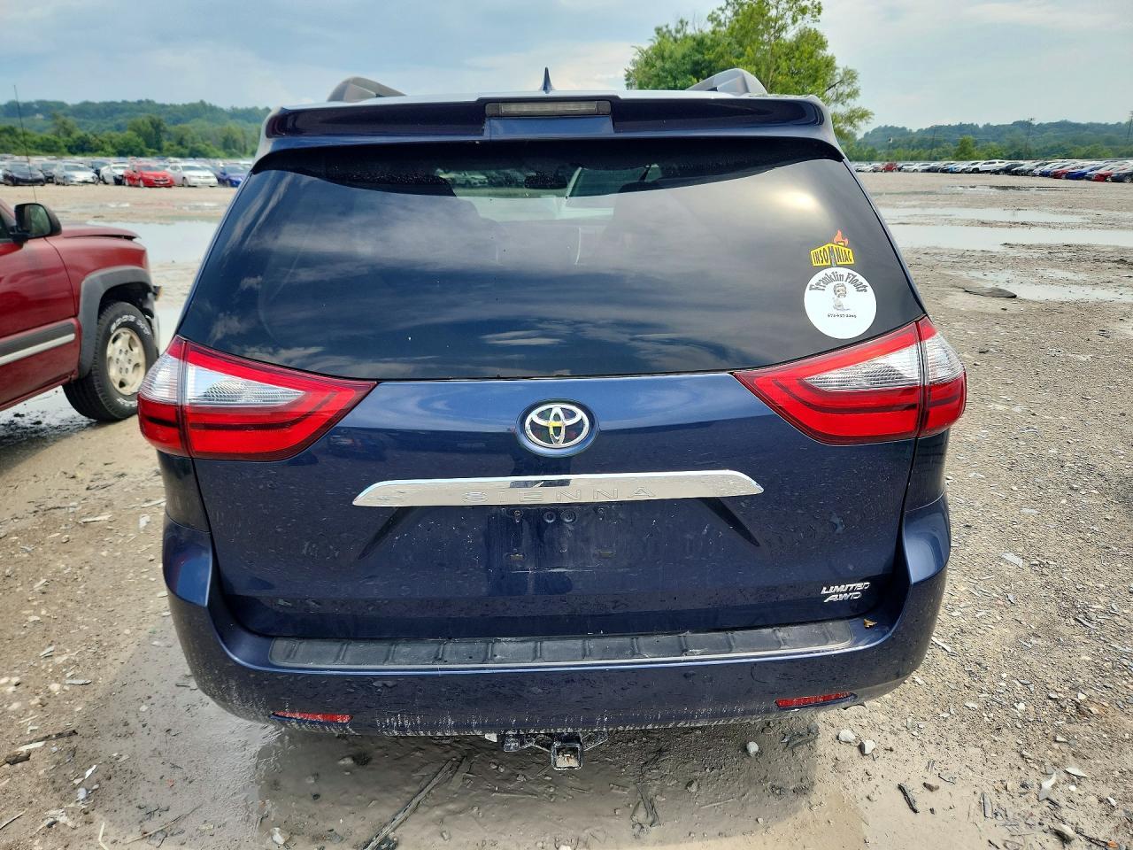 2020 Toyota Sienna Limited 7-Passenger - Image 6