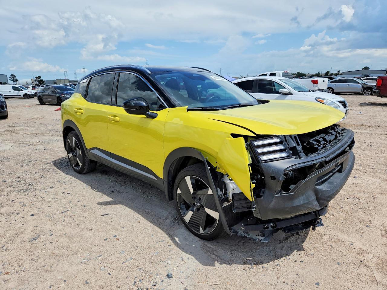 2025 Nissan Kicks Sr - Image 4