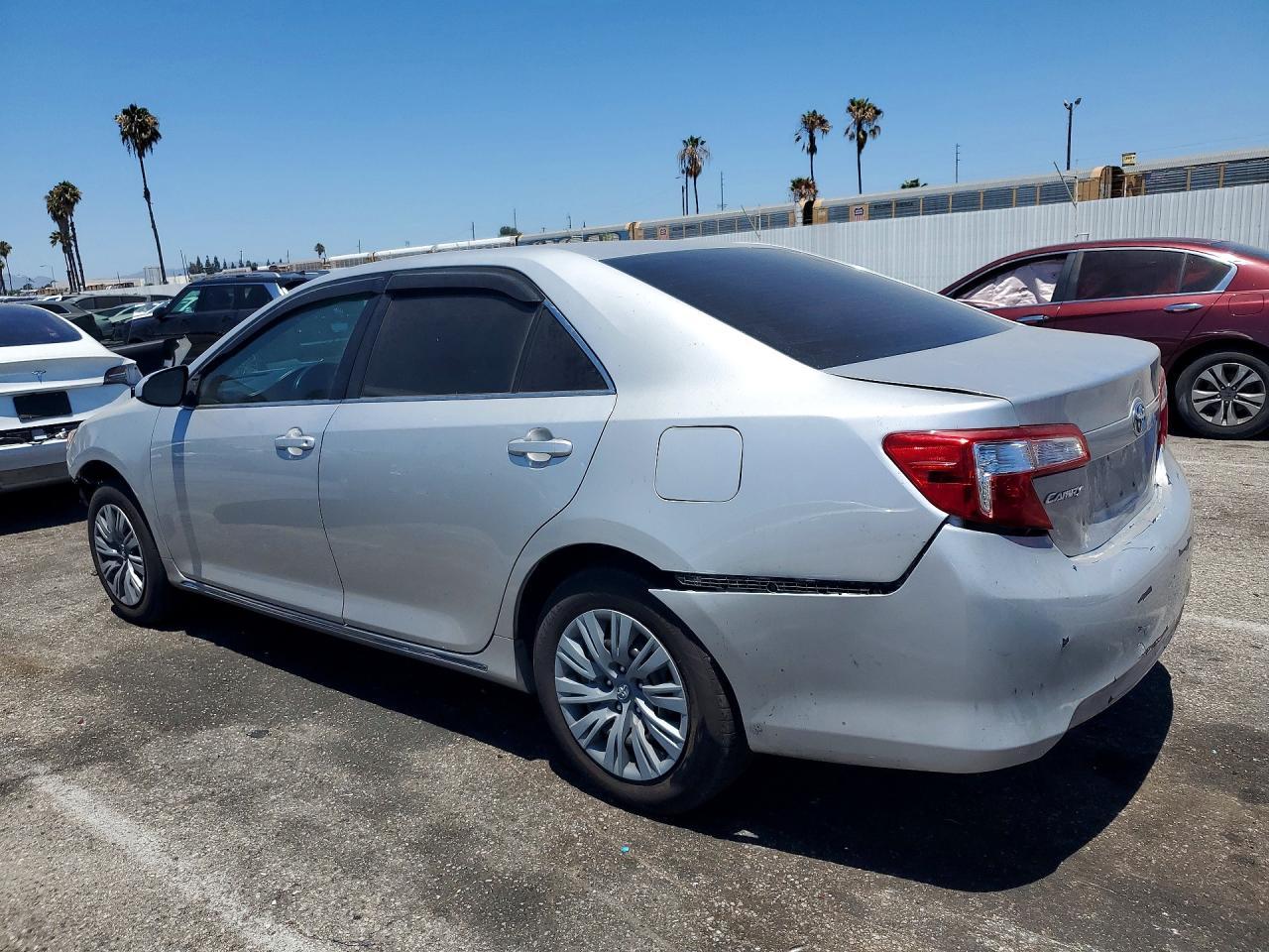 2012 Toyota Camry Le - Фото 2