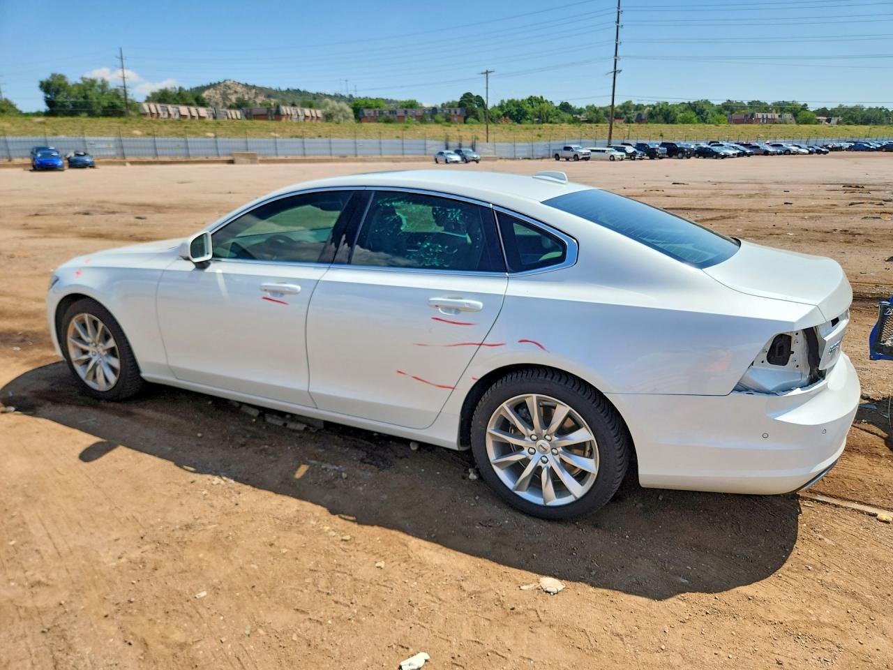 2017 Volvo S90 T6 Momentum - Фото 2
