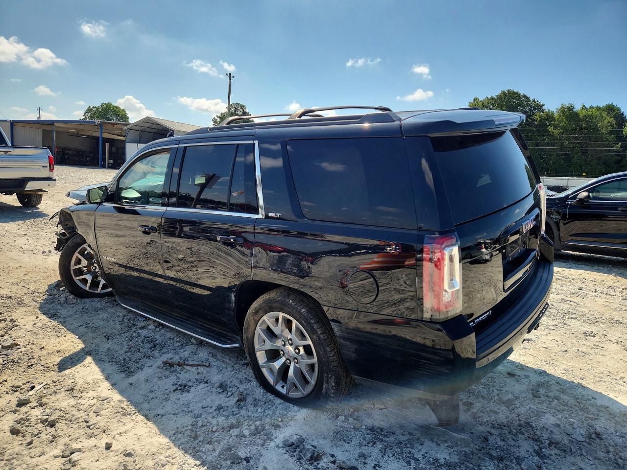 2017 GMC Yukon Slt - Фото 2