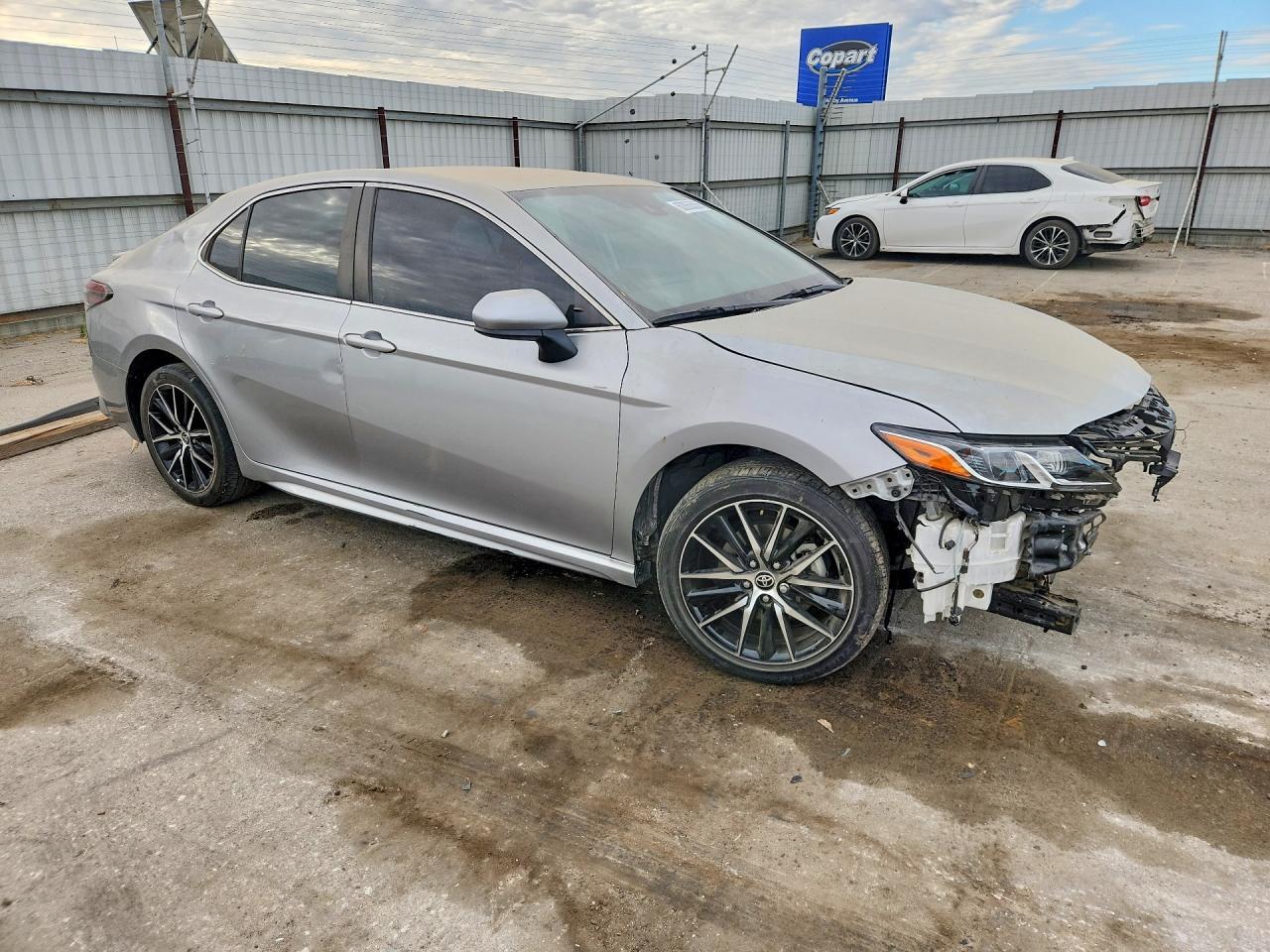 2021 Toyota Camry Se - Image 4