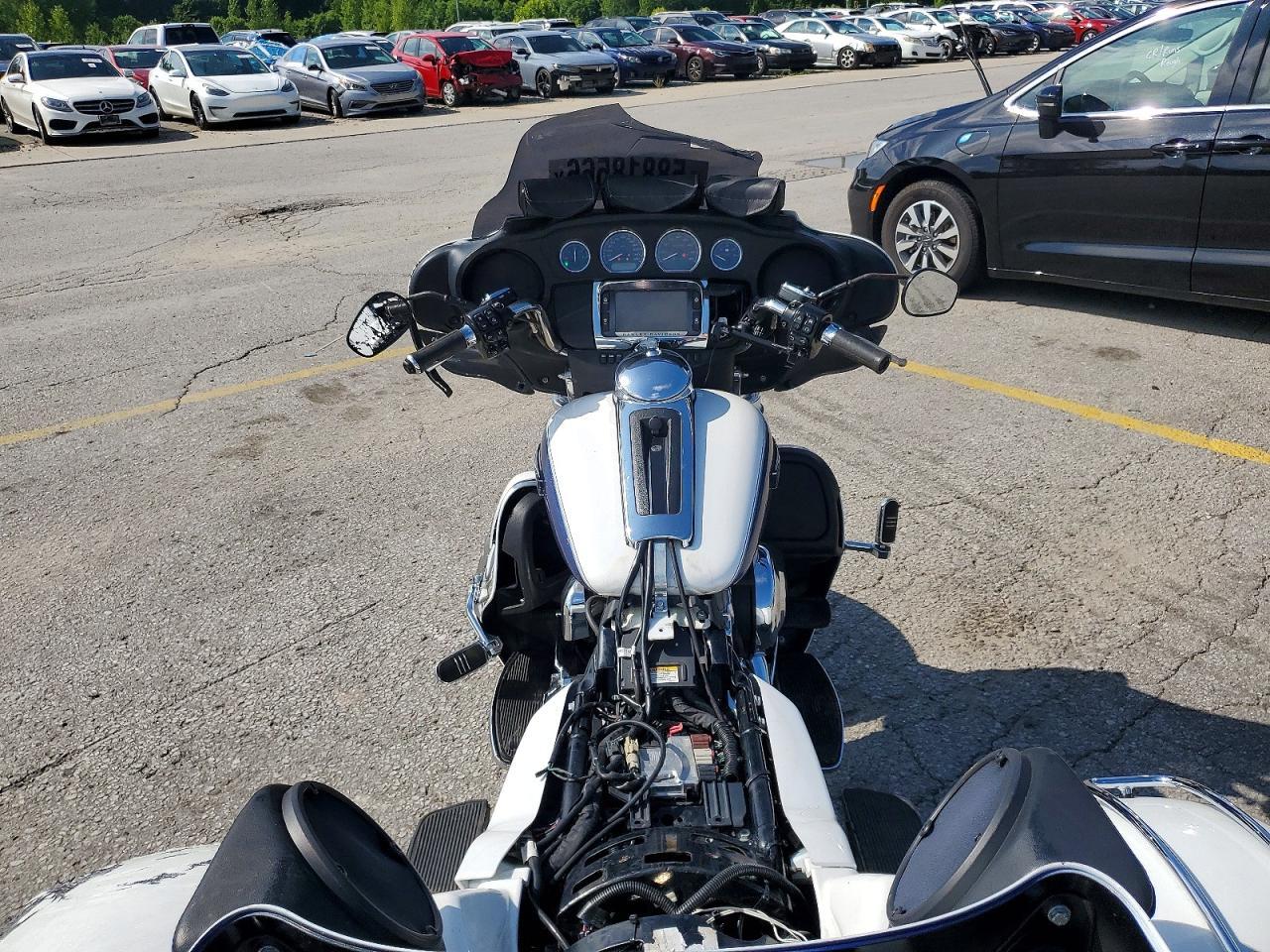 2015 Harley-Davidson Flhtcutg Tri Glide Ultra - Image 6