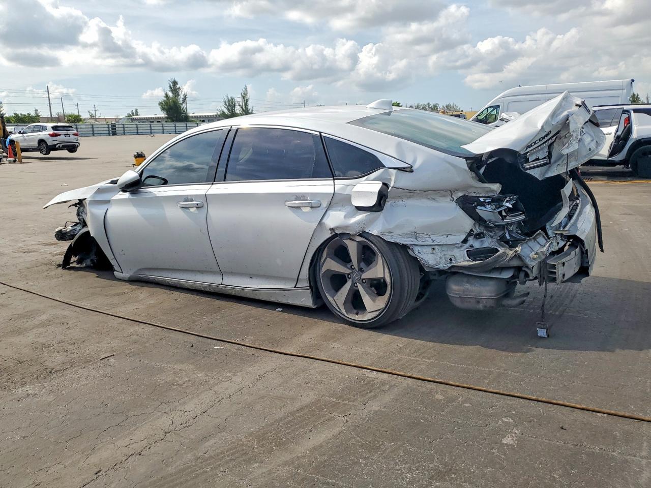 2018 Honda Accord Touring - Фото 2