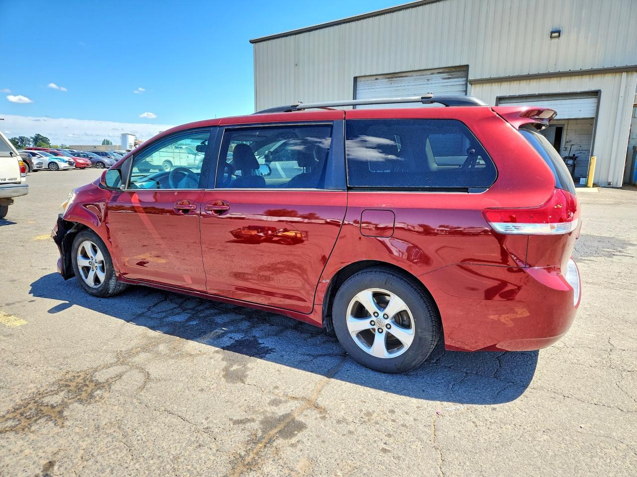 2013 Toyota Sienna Le - Фото 2