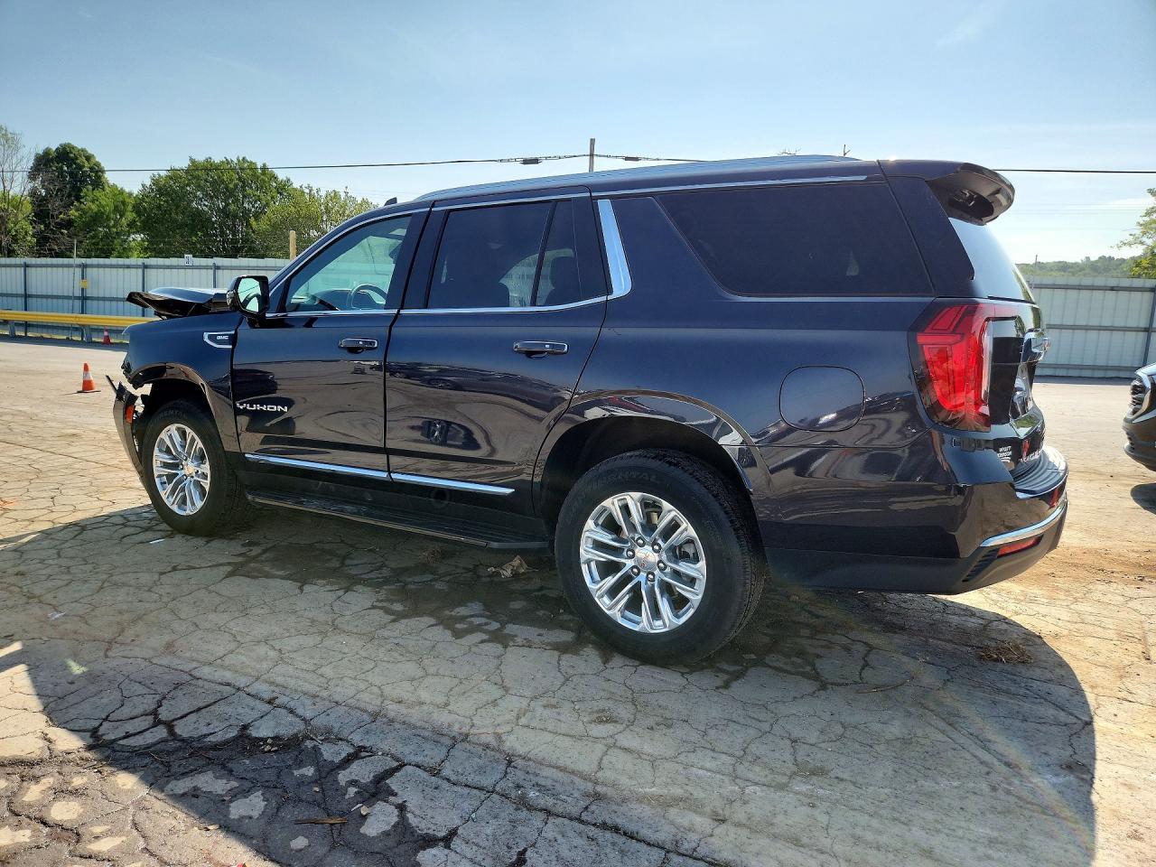 2024 GMC Yukon Slt - Фото 2