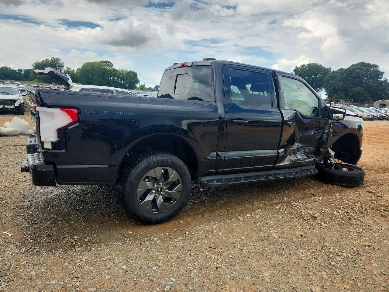 2025 Ford F150 Lightning Lariat - Фото 3