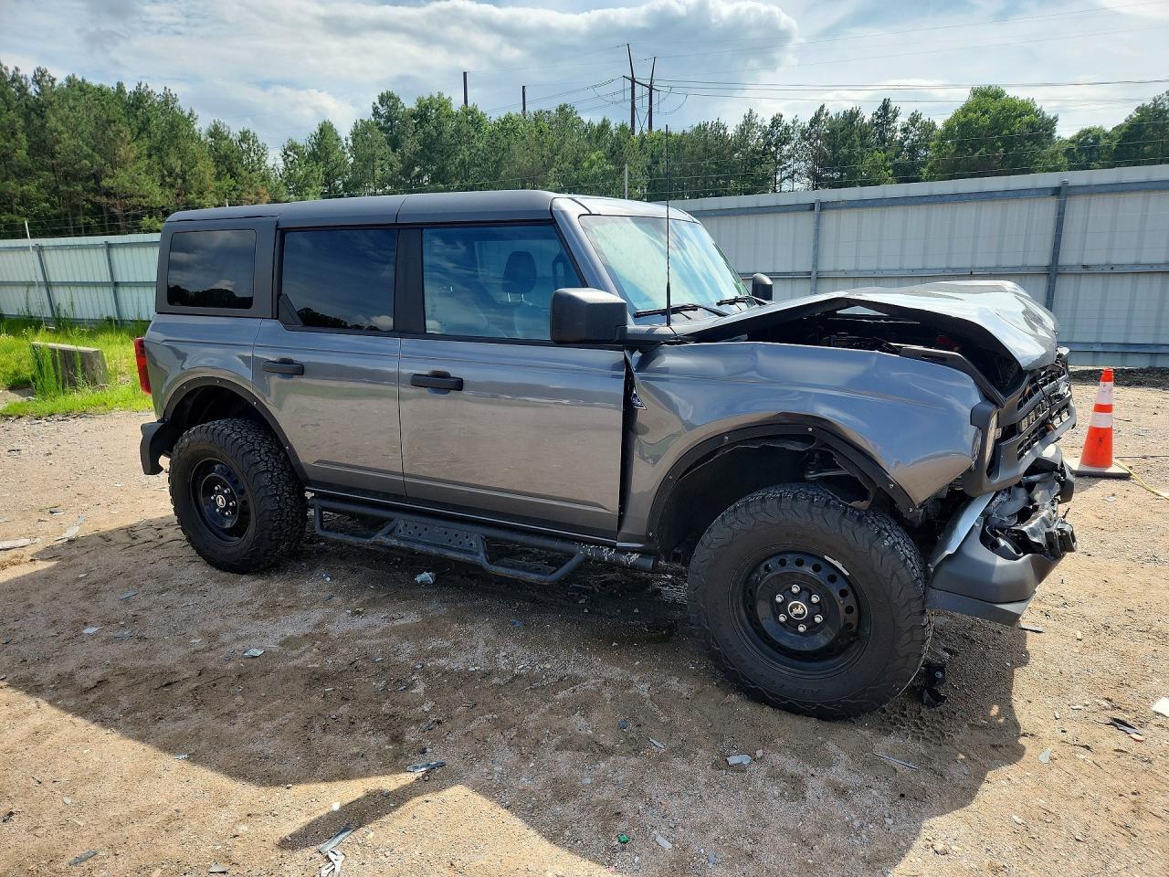 2023 Ford Bronco Base - Image 4