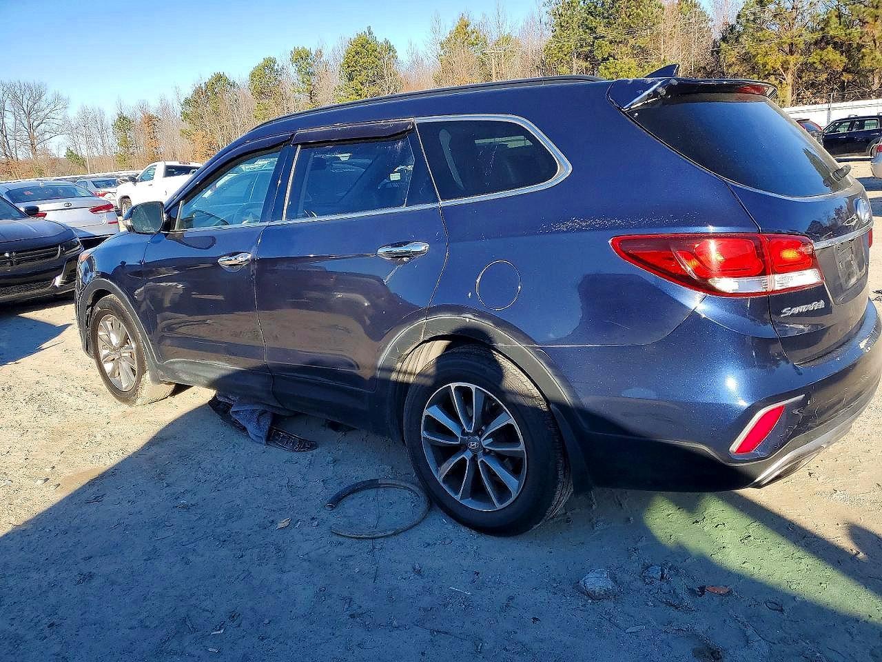 2017 Hyundai Santa Fe Se - Image 2