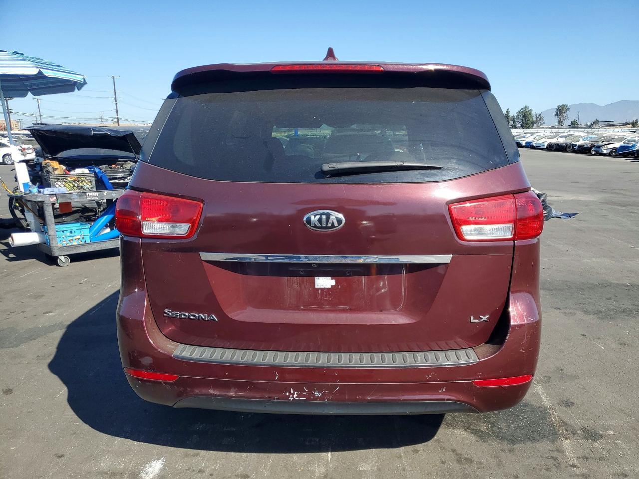 2017 Kia Sedona Lx - Фото 6