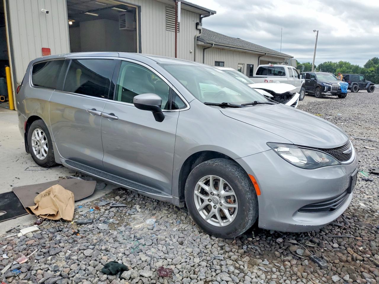 2019 Chrysler Pacifica Lx - Image 4