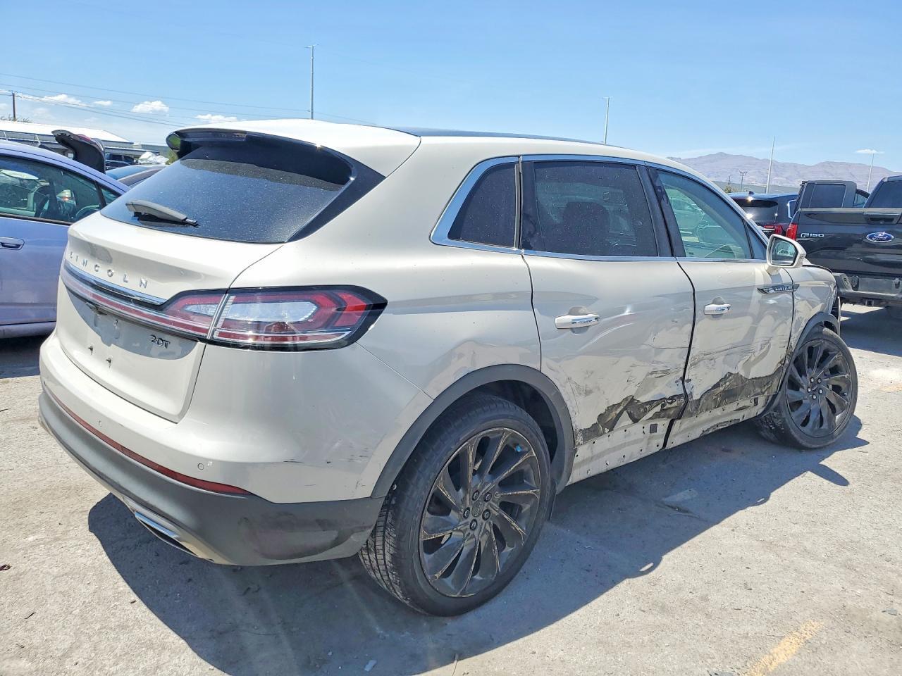 2019 Lincoln Nautilus Reserve - Image 3