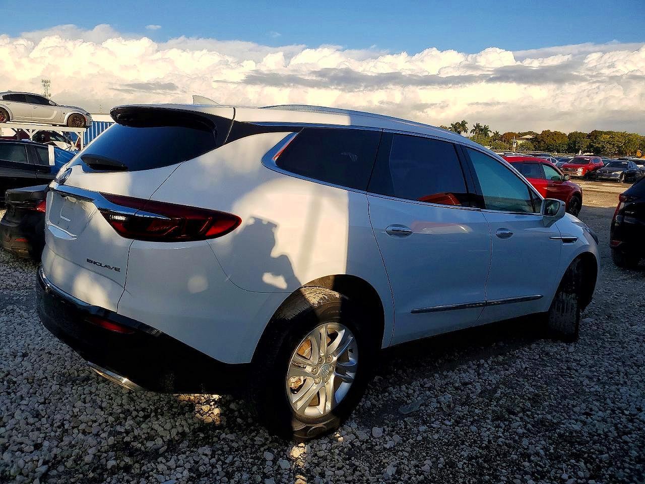 2018 Buick Enclave Essence - Image 3