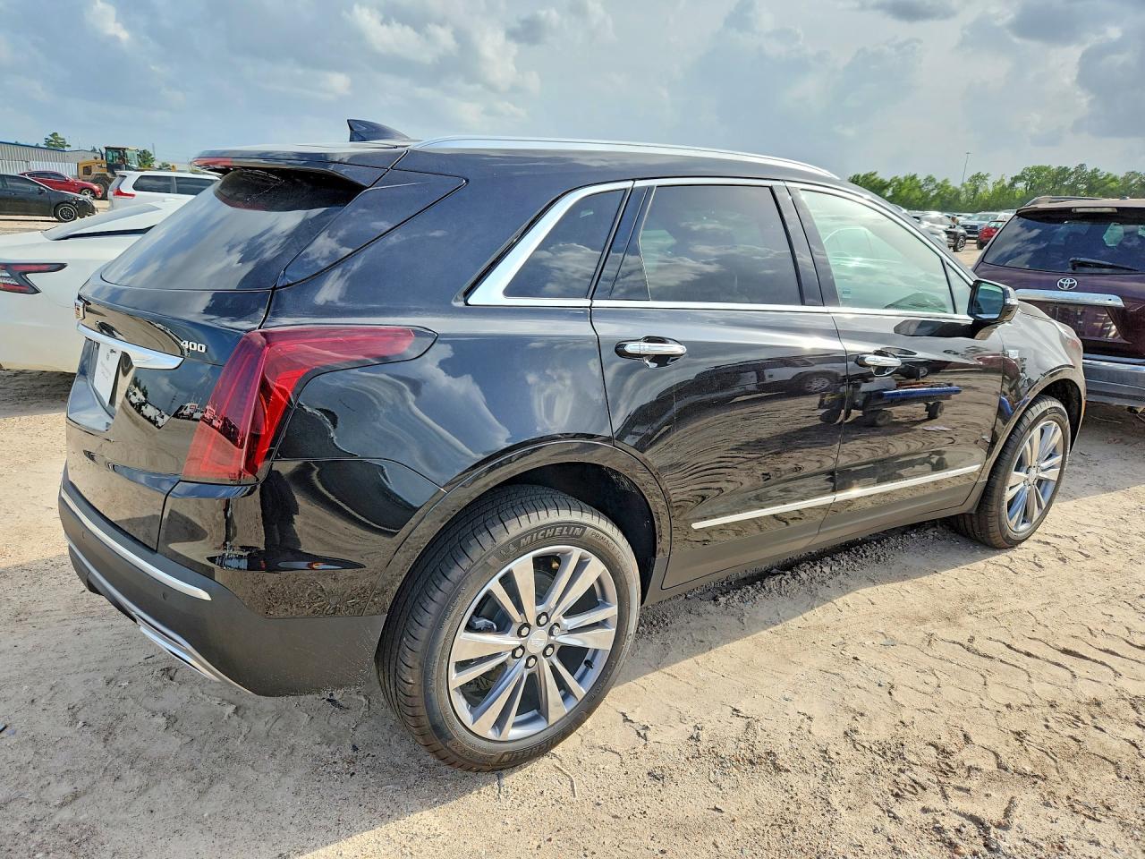 2026 Cadillac Xt5 Premium Luxury - Image 3