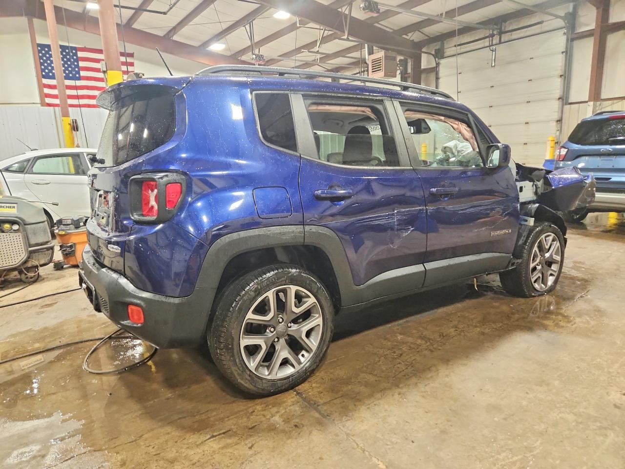 2017 Jeep Renegade Latitude - Image 3