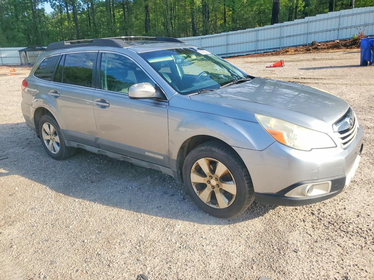 2010 Subaru Outback 2.5I Limited - Image 4