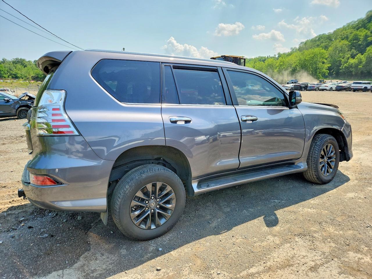 2023 Lexus Gx 460 - Image 3