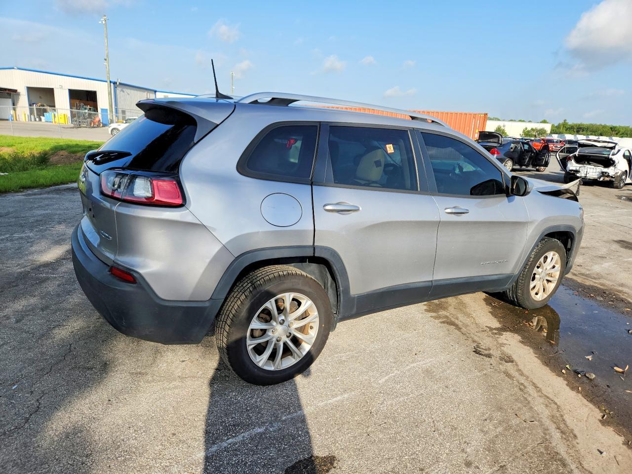 2020 Jeep Cherokee Latitude - Image 3