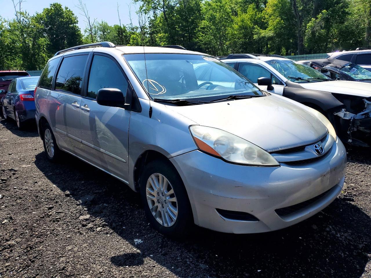 2010 Toyota Sienna Le - Image 4